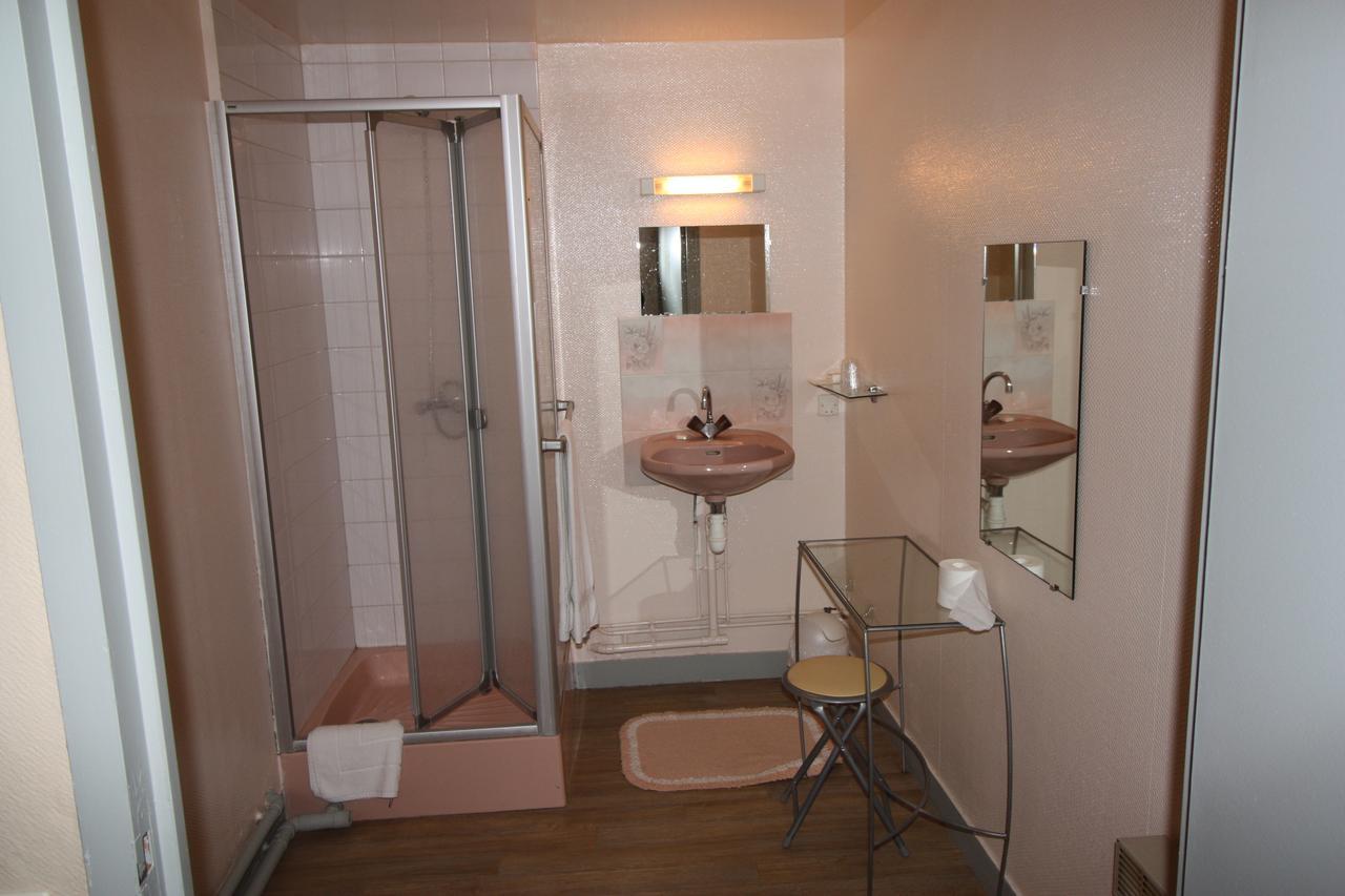 Hotel Les Deux Sapins Cailly-sur-Eure Quarto foto