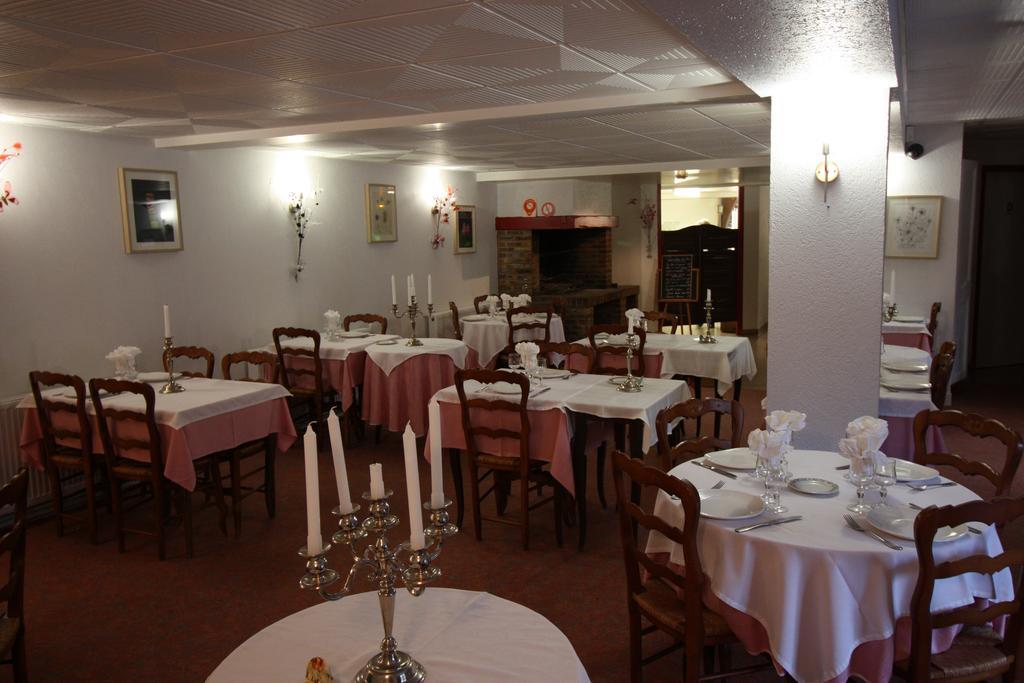 Hotel Les Deux Sapins Cailly-sur-Eure Exterior foto